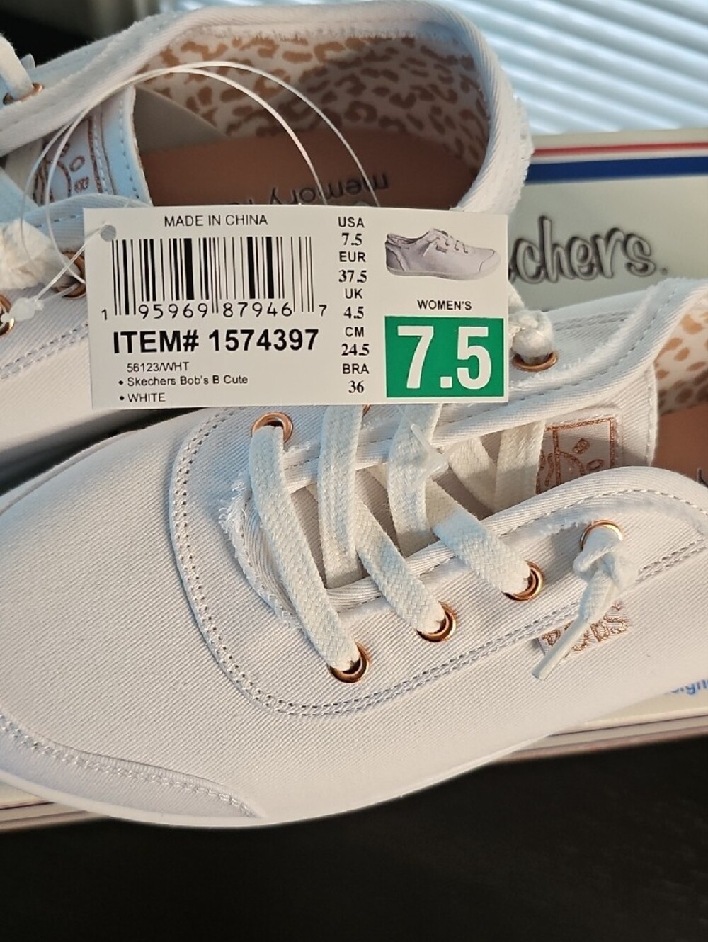 NIB-BOBS from SkechersWomen's White Low-Top Canvas Sneakers. Women's Size US 7.5 - Picture 2 of 10